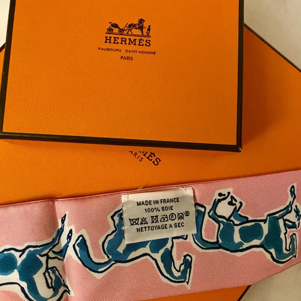 Hermès—Pink & Blue Horse Print Twilly - Picture 3 of 8